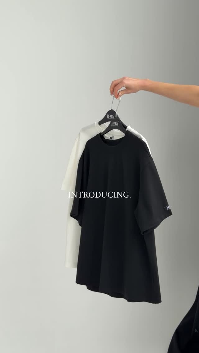 Closer than ever 🤍🖤
Textura care se vede. Calitatea care se simte.

Maioul din bumbac dens, natural — construit să stea perfect, nu doar să arate bine.
Alb sau negru?

MARIMI: XS | S | M | L
PRET: 550 MDL

#readybyfortuna #minimalwear #basicsdonebetter #ootd #fashionreels