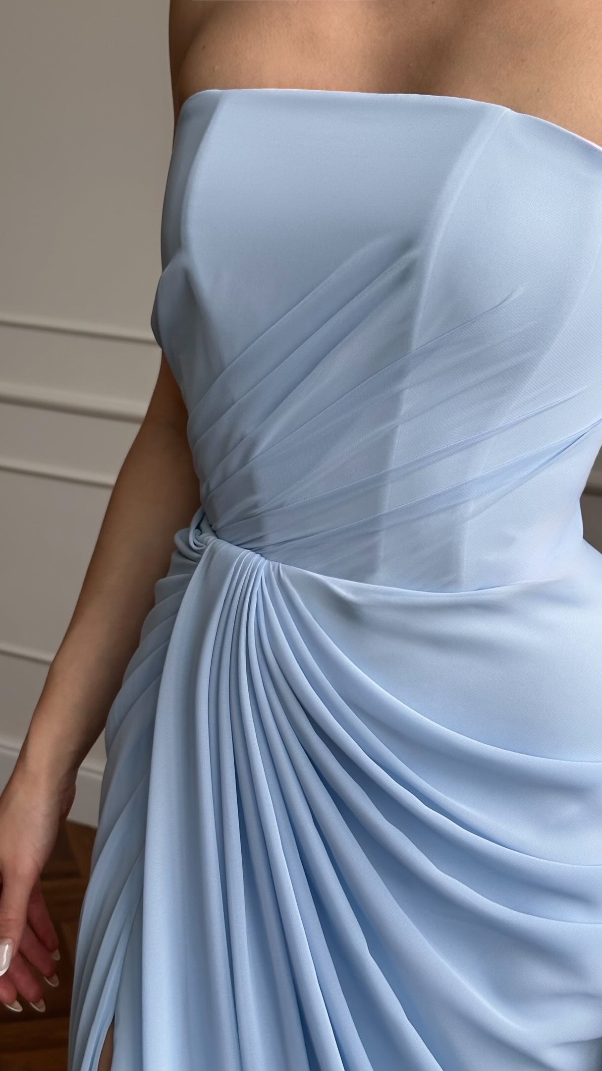 Rochia care arată delicat... dar
întoarce toate privirile.

Cu drapaje elegante, slit feminin și corset reglabil la spate, acest model este creat pentru serile în care vrei să te simți memorabilă.
lar nuanța baby blue? Absolut obsession of the season✨

Perfectă pentru:
• balul de absolvire
• wedding guest look
• evenimente elegante
• seri speciale de vară 

Disponibilă online & în magazine.
MARIMI: XS-S ; S-M

#BlueDress #PromDress2026 #EveningDress #ReadyByFortunaSisters #ElegantLook