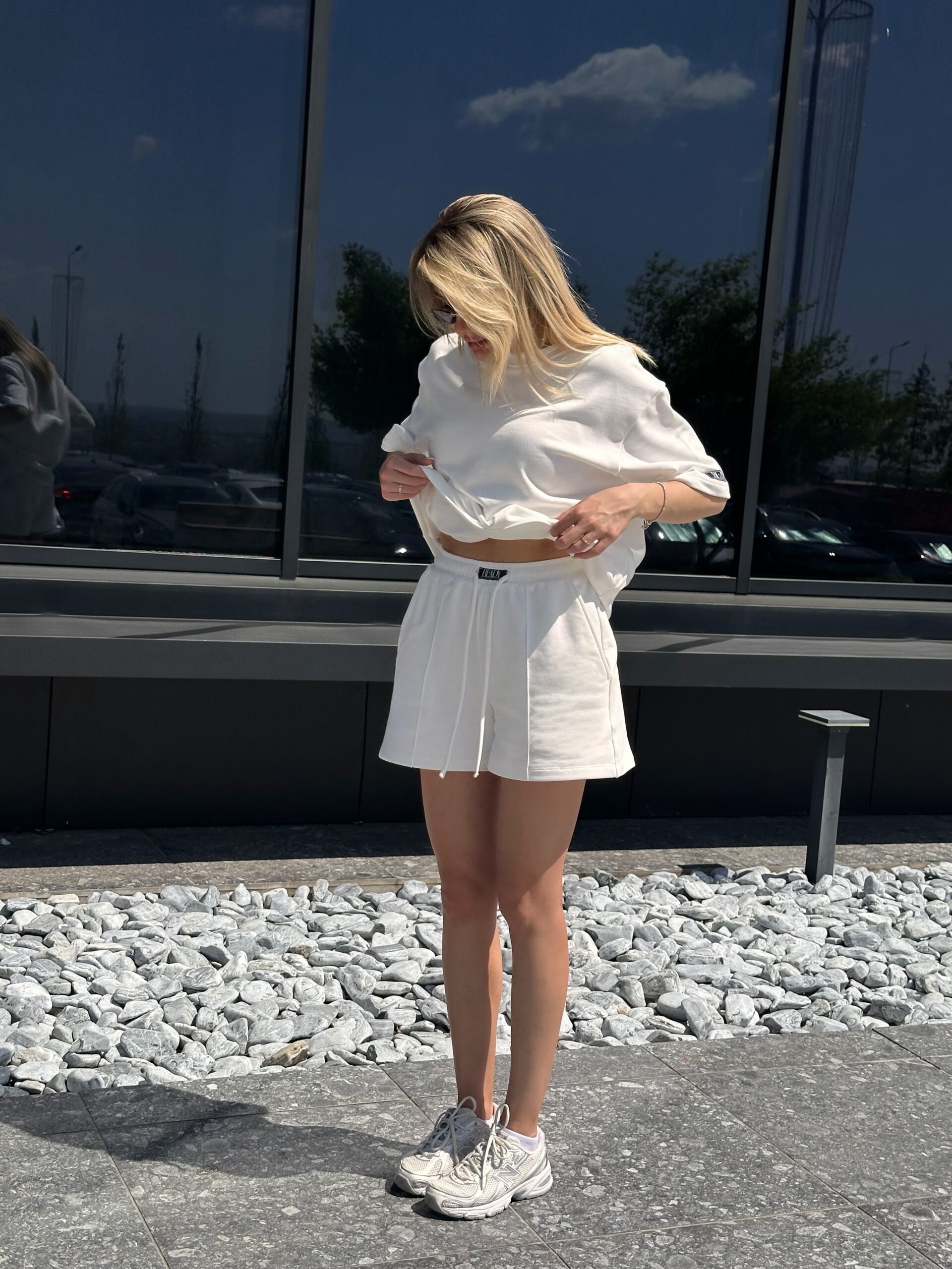 Ai găsit setul pe care îl porți toată vara 🤍✨

Minimal, comfy și arată perfect fără prea mult efort.
Exact genul de outfit pe care îl iei cu tine peste tot: cafea, aeroport, plimbări, vacanțe ☀️

Disponibil acum la READY.
MARIMI: XS | S | M
NUANTE: Alb | Gri-Beige | Galben

#readybyfortunasisters #minimalstyle #summeroutfit #ootdromania #viraloutfit